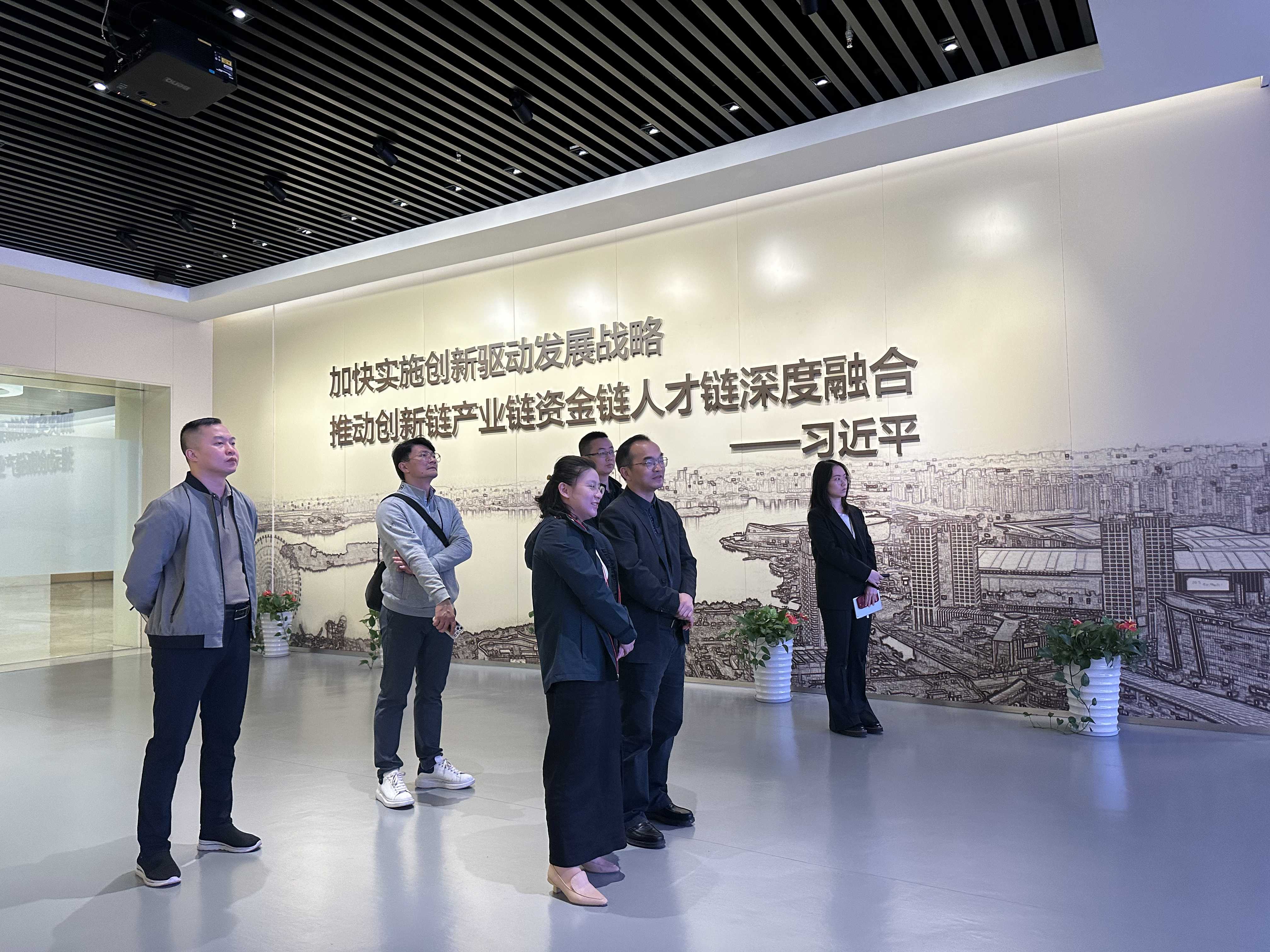 东科创园区│集团开展现代产业园高质量发展调研活动
