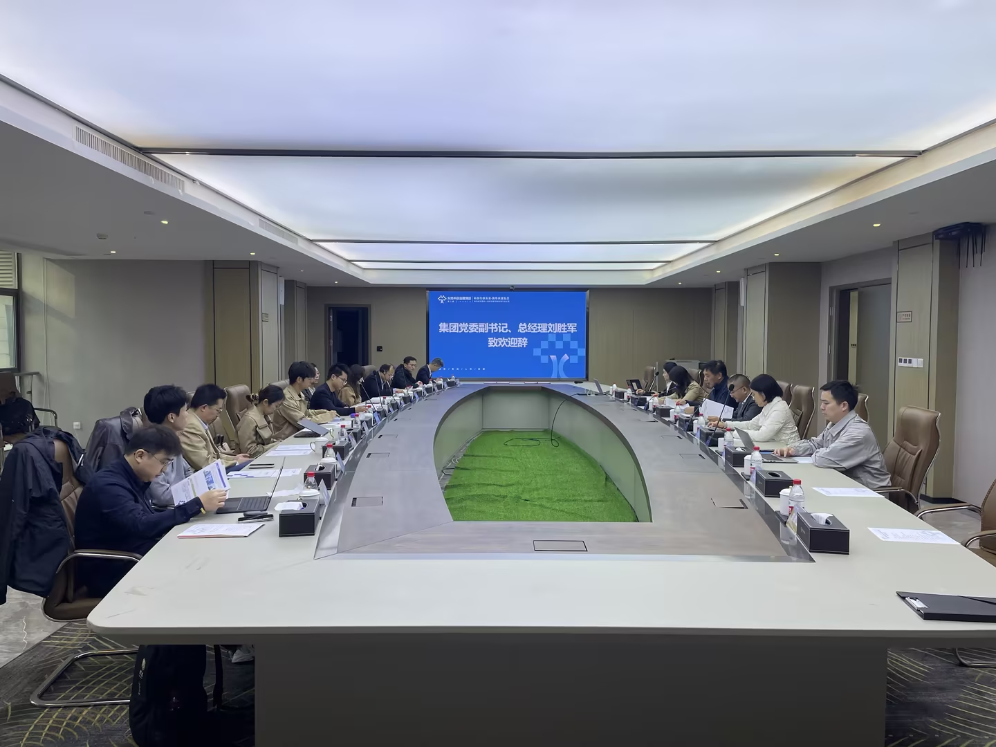 莞港合作丨东莞科创金融集团与香港青年科学家协会签署战略合作协议