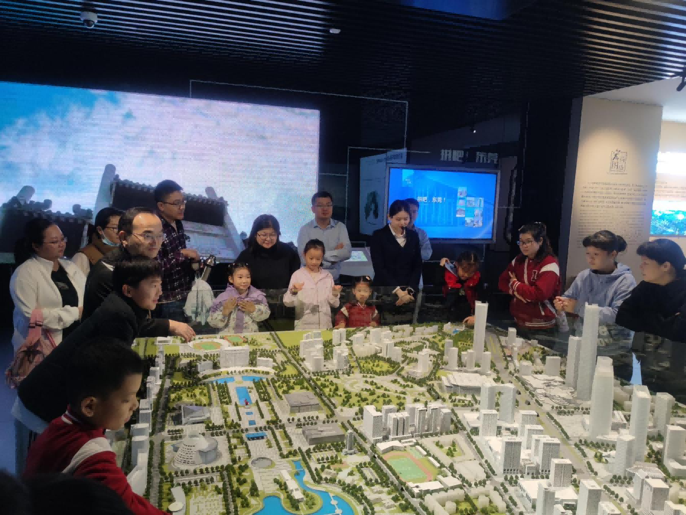 东科创·FAMILY丨探寻东莞发展轨迹 走进东莞规划展览馆