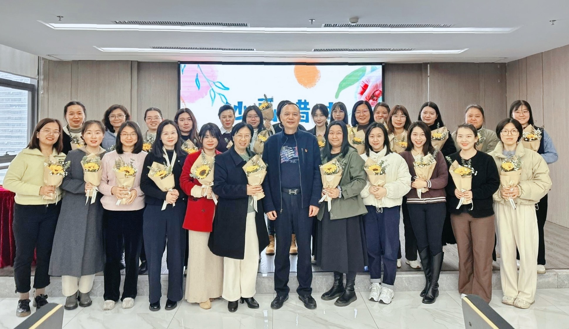 沙绘未来，以香伴行丨集团开展“三八”妇女节主题活动